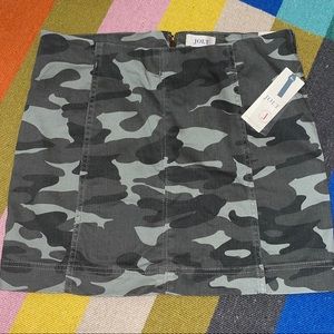 BRAND NEW Camo Mini Skirt in Womens Size 13/31w